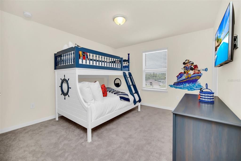 For Sale: $719,000 (5 beds, 5 baths, 2622 Square Feet)