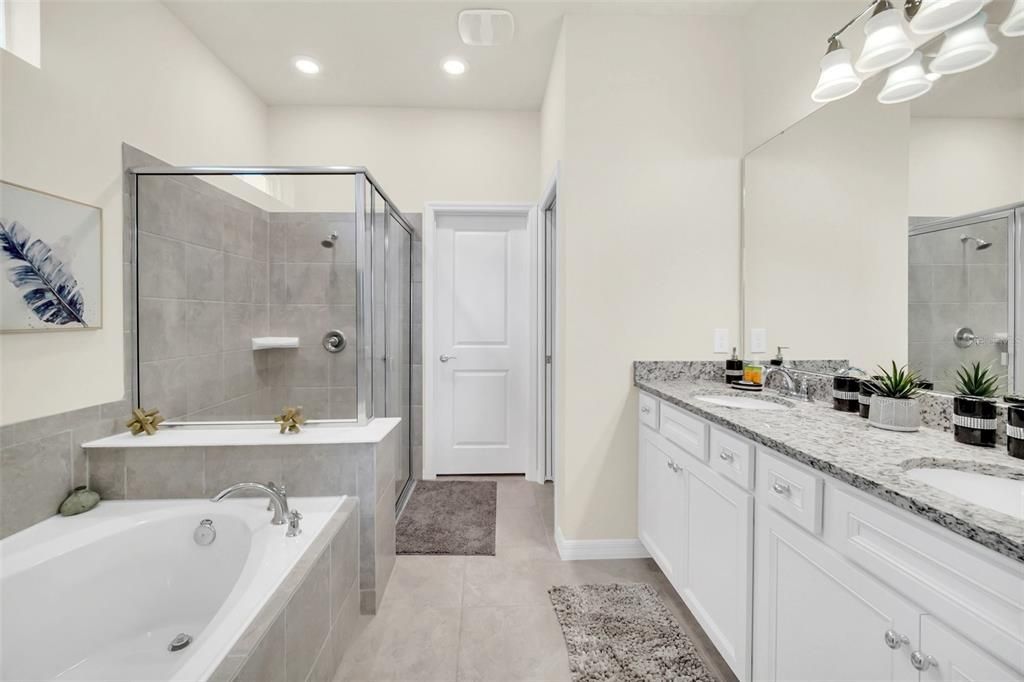 For Sale: $719,000 (5 beds, 5 baths, 2622 Square Feet)