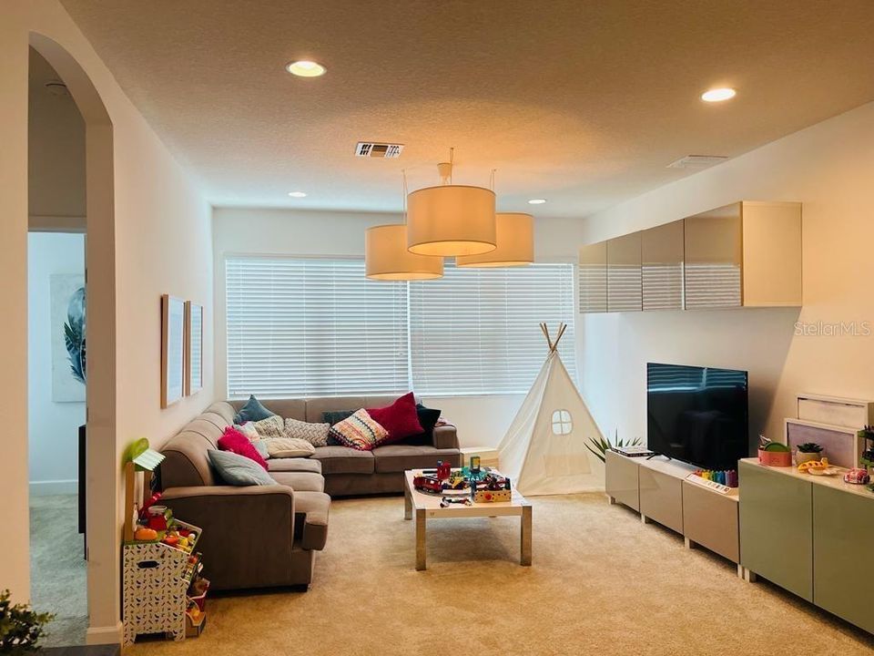 Под контрактом: $710,000 (8 спален, 5 ванн, 2872 Квадратных фут)