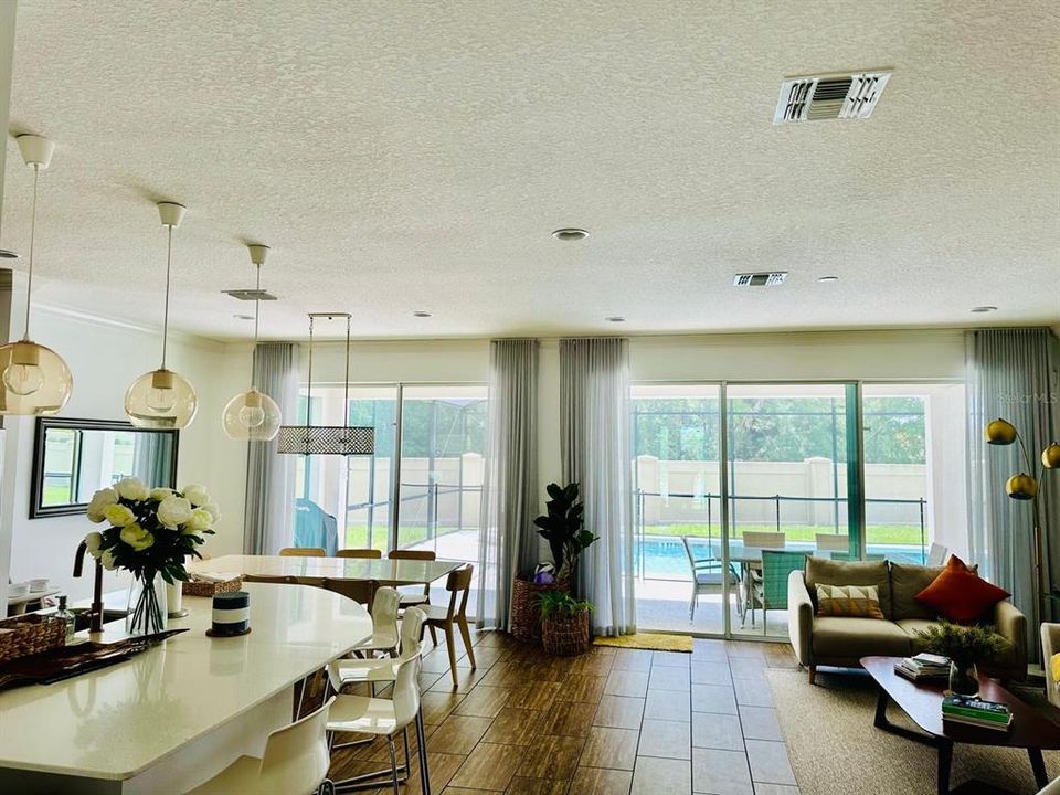 Под контрактом: $710,000 (8 спален, 5 ванн, 2872 Квадратных фут)