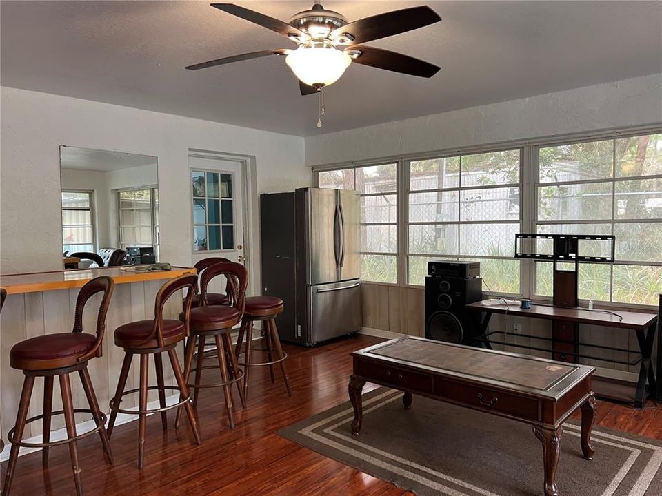 For Sale: $265,000 (3 beds, 3 baths, 1800 Square Feet)