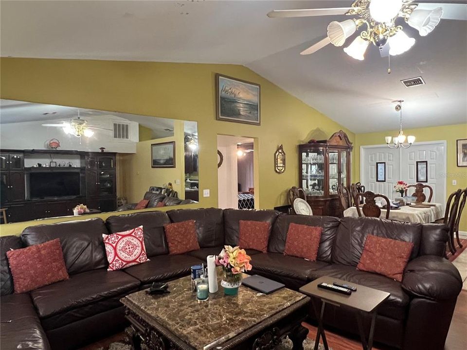 For Sale: $265,000 (3 beds, 3 baths, 1800 Square Feet)