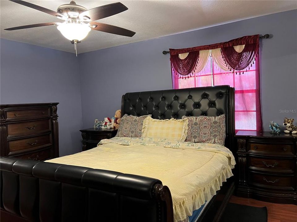 For Sale: $265,000 (3 beds, 3 baths, 1800 Square Feet)