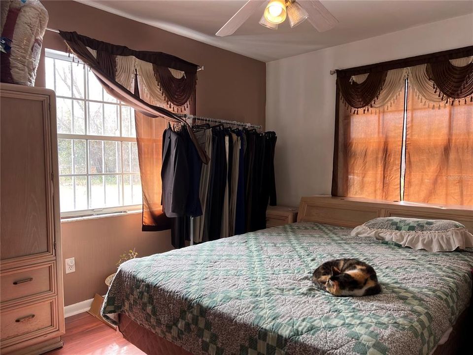 For Sale: $265,000 (3 beds, 3 baths, 1800 Square Feet)