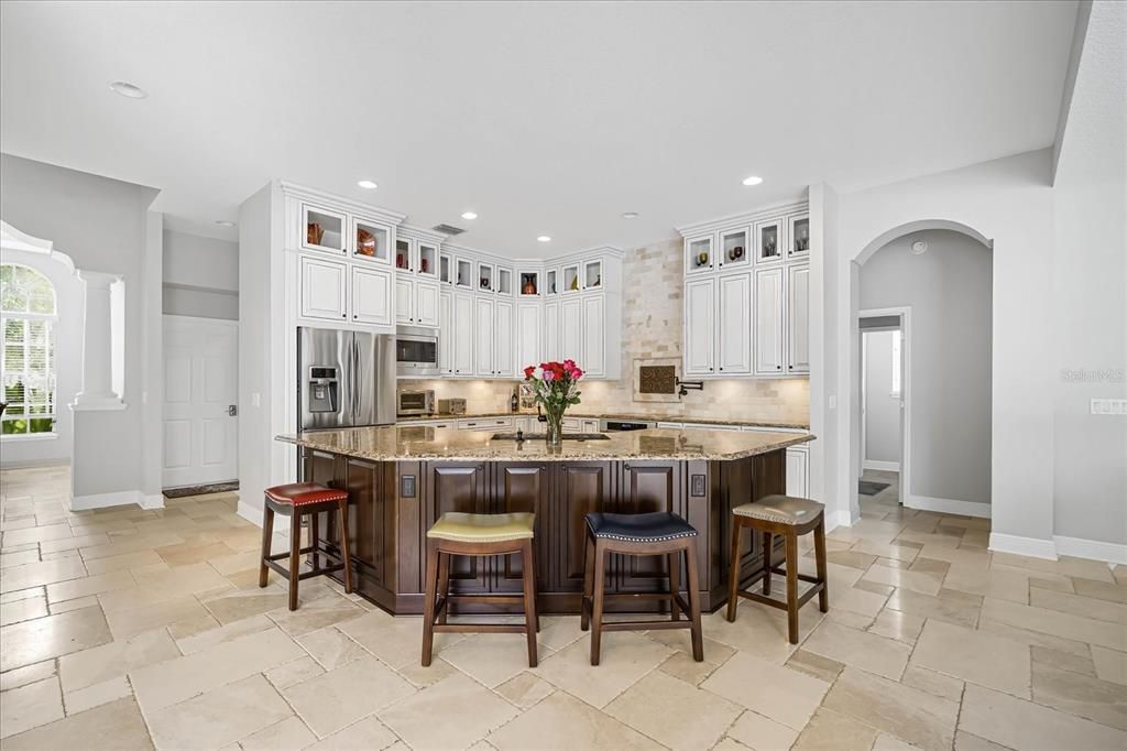 For Sale: $1,175,000 (6 beds, 5 baths, 5484 Square Feet)