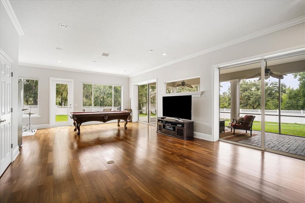 For Sale: $1,175,000 (6 beds, 5 baths, 5484 Square Feet)