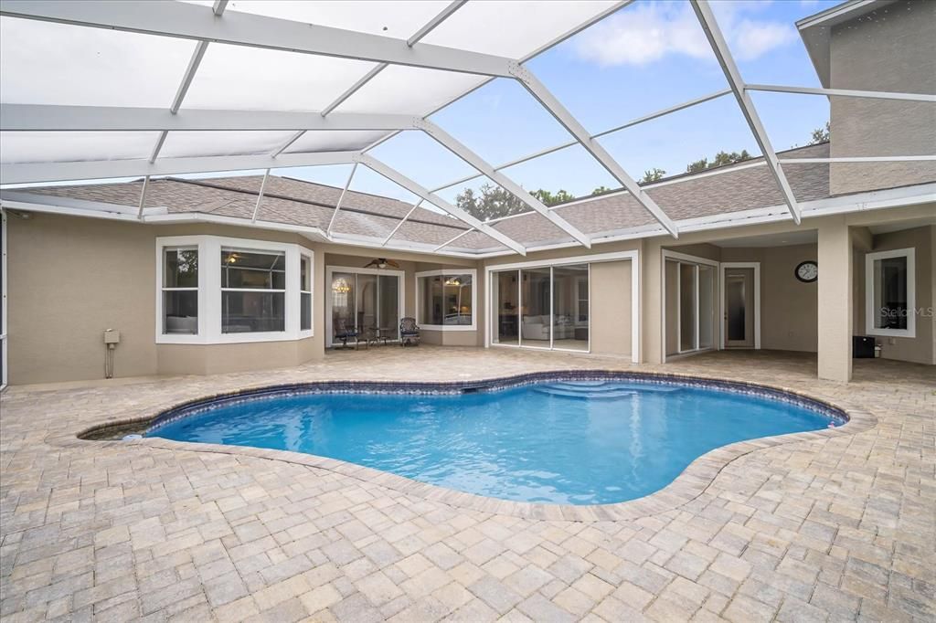 For Sale: $1,175,000 (6 beds, 5 baths, 5484 Square Feet)