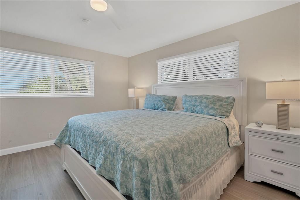 В аренду: $17,000 (2 спален, 2 ванн, 1008 Квадратных фут)