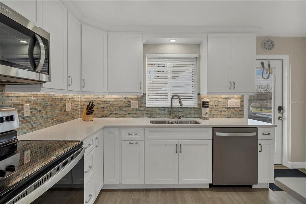 В аренду: $17,000 (2 спален, 2 ванн, 1008 Квадратных фут)