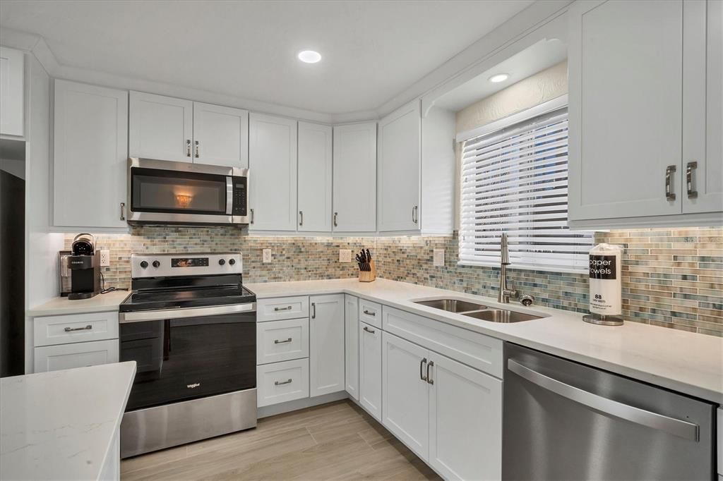 В аренду: $17,000 (2 спален, 2 ванн, 1008 Квадратных фут)