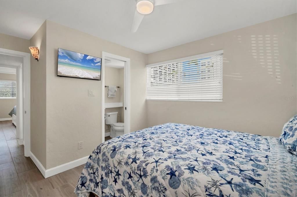 В аренду: $17,000 (2 спален, 2 ванн, 1008 Квадратных фут)