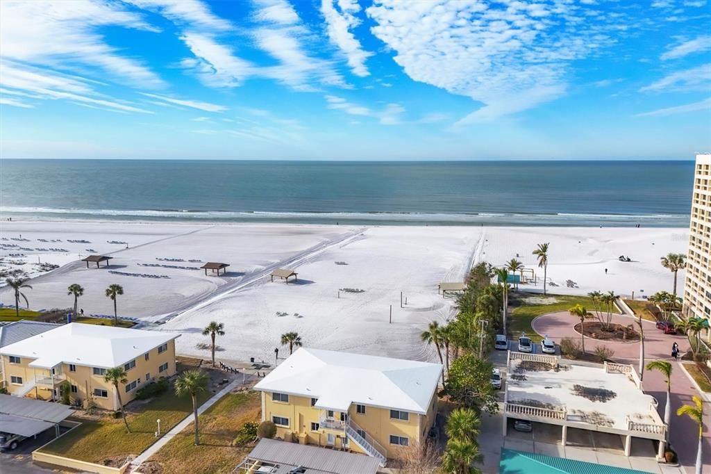 В аренду: $17,000 (2 спален, 2 ванн, 1008 Квадратных фут)