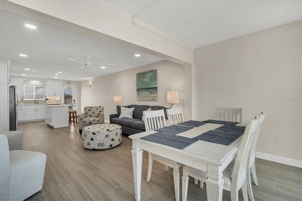 В аренду: $17,000 (2 спален, 2 ванн, 1008 Квадратных фут)