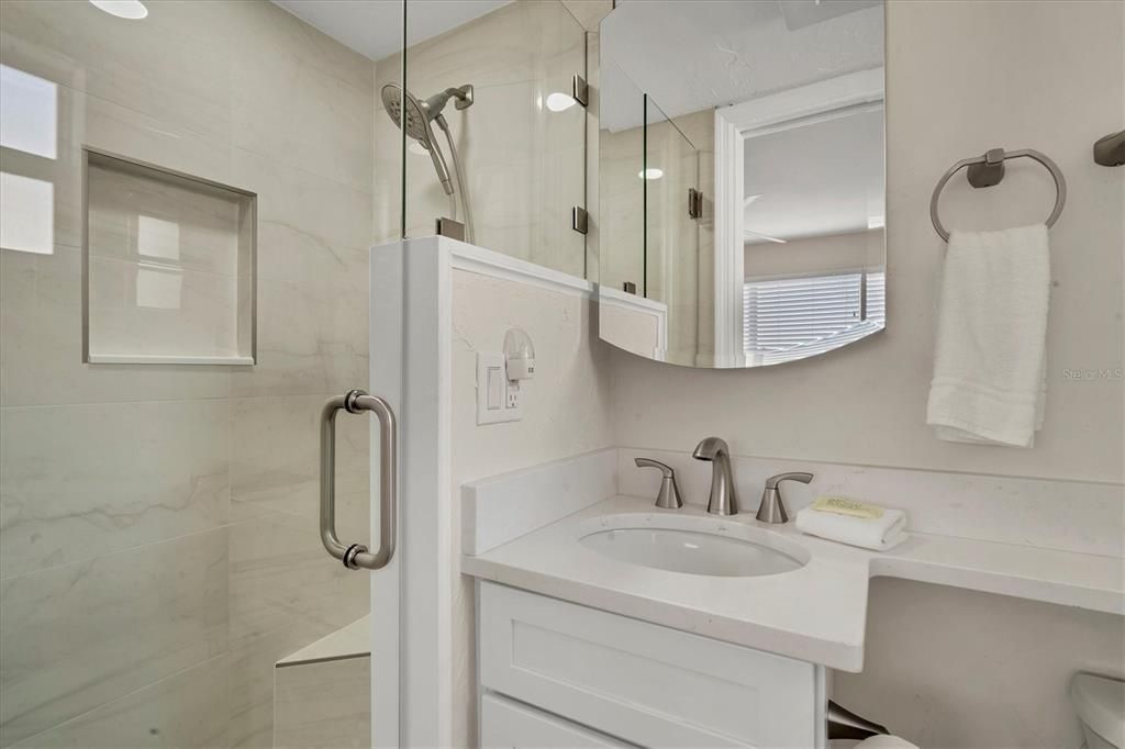 В аренду: $17,000 (2 спален, 2 ванн, 1008 Квадратных фут)