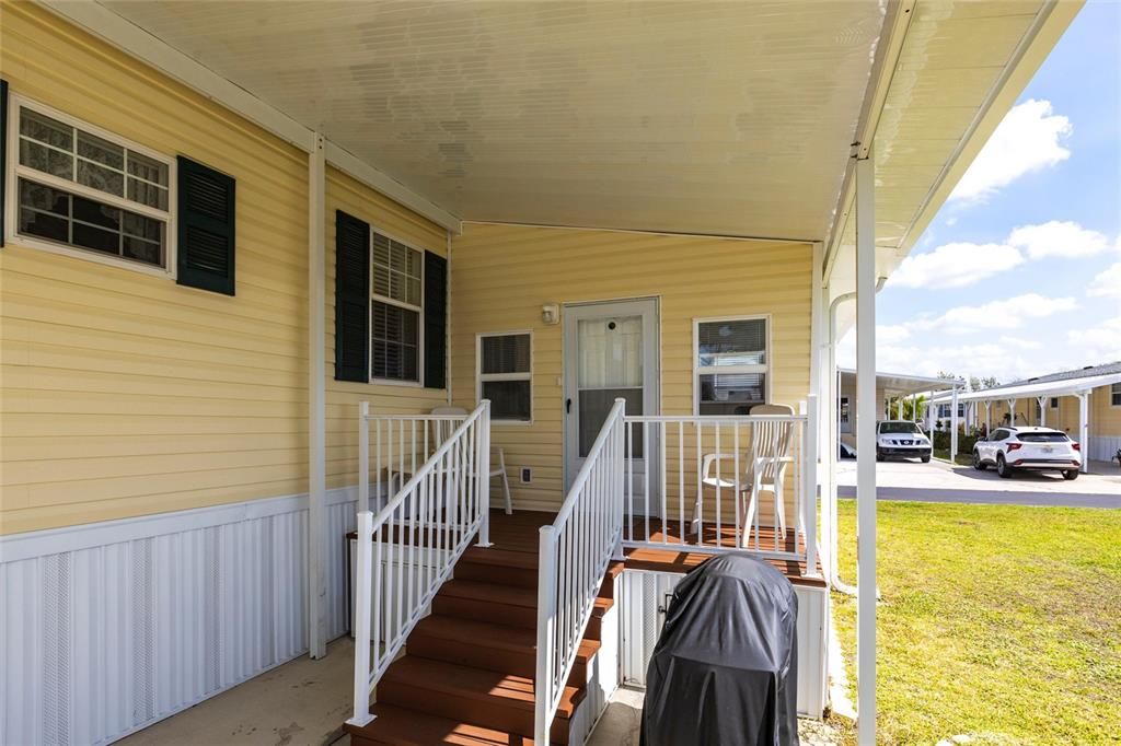 合同活跃: $115,000 (2 贝兹, 2 浴室, 896 平方英尺)