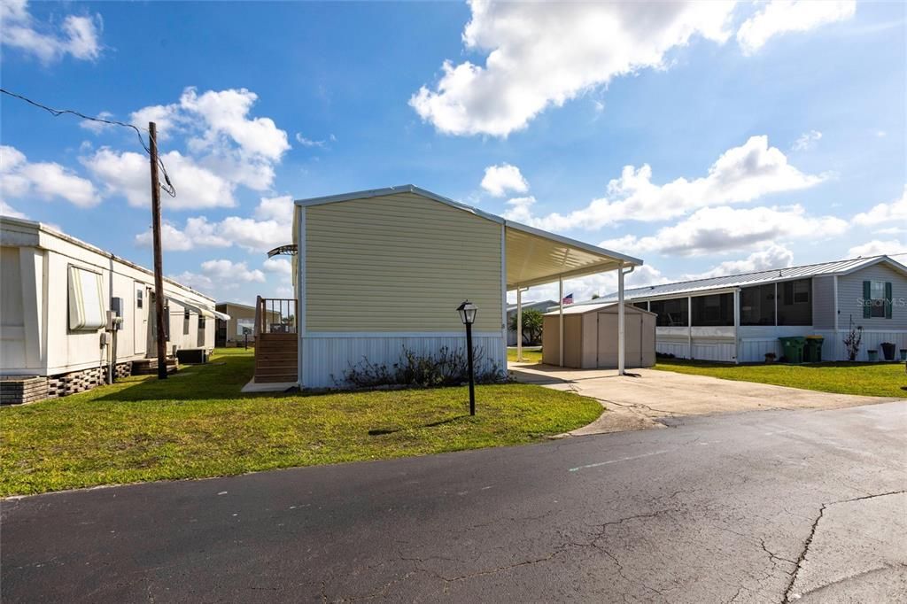 合同活跃: $115,000 (2 贝兹, 2 浴室, 896 平方英尺)