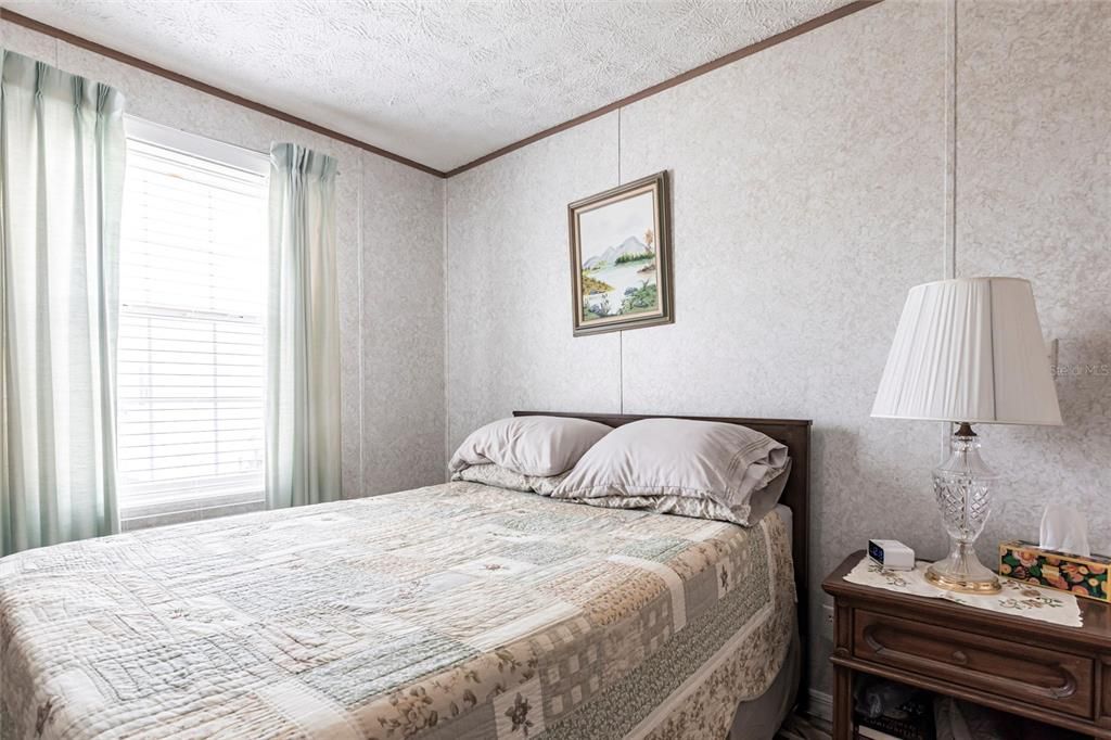 合同活跃: $115,000 (2 贝兹, 2 浴室, 896 平方英尺)