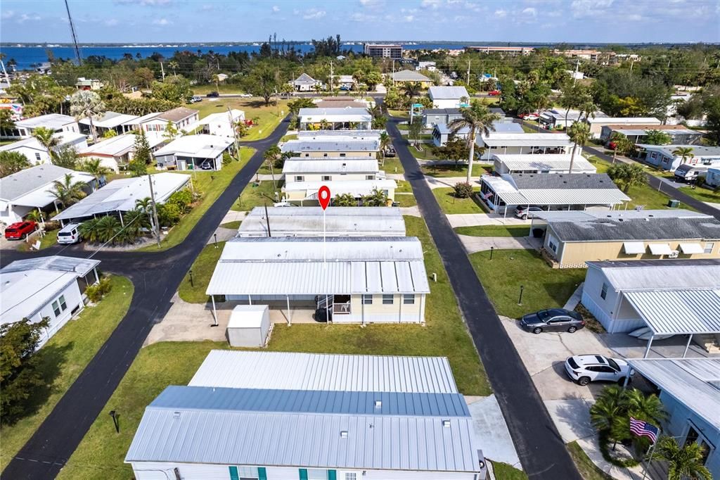 合同活跃: $115,000 (2 贝兹, 2 浴室, 896 平方英尺)