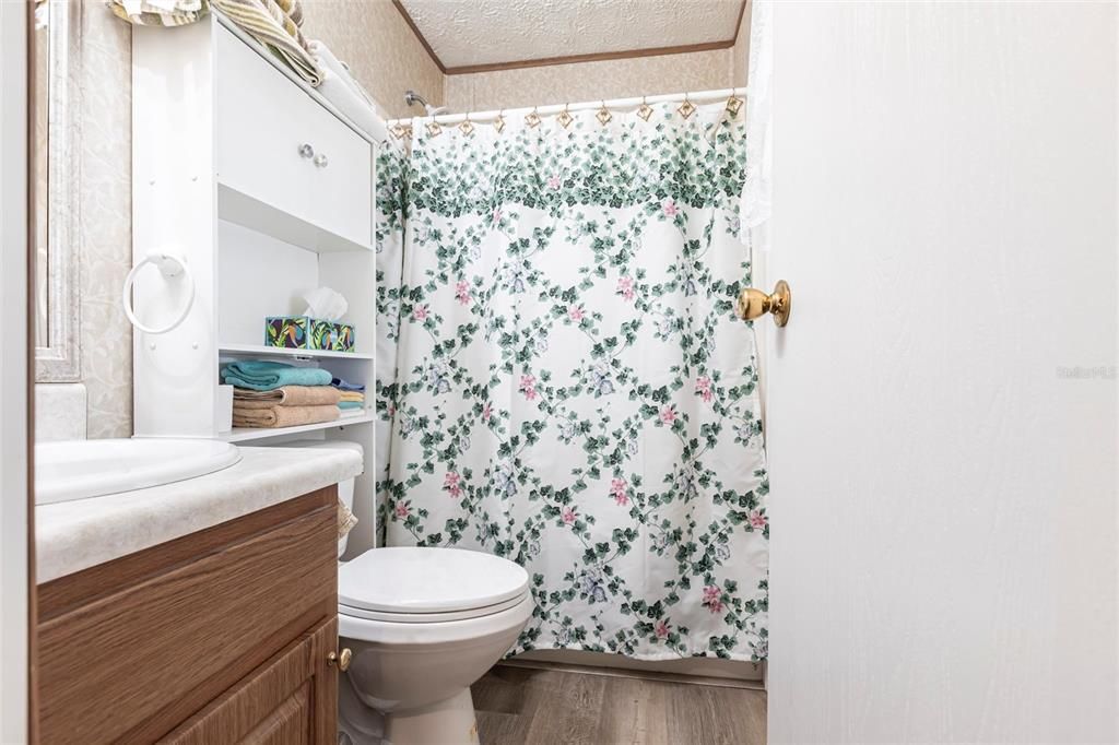 合同活跃: $115,000 (2 贝兹, 2 浴室, 896 平方英尺)