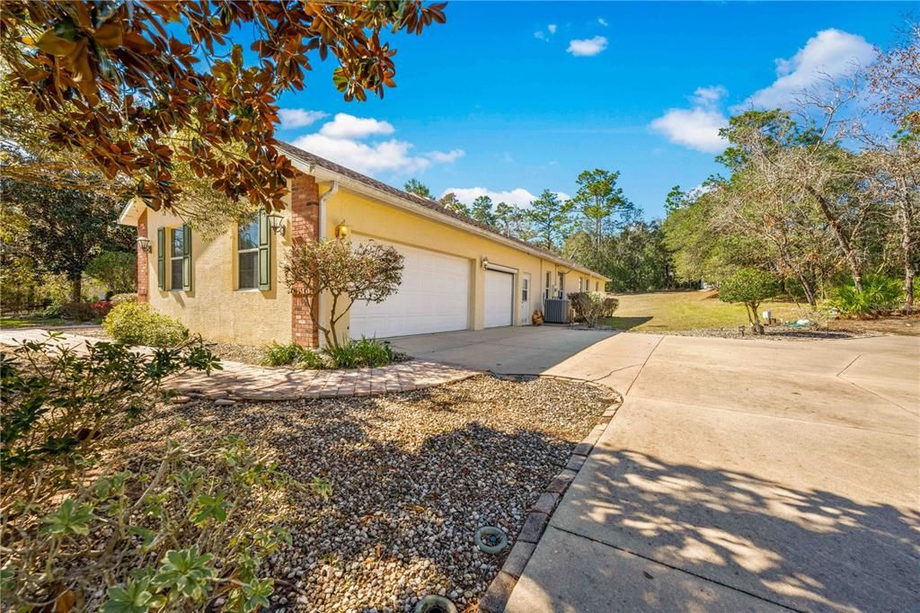 Active With Contract: $524,999 (3 beds, 2 baths, 3215 Square Feet)