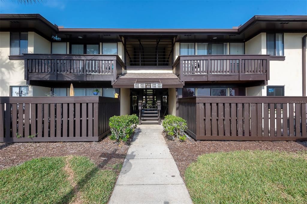 На продажу: $199,999 (2 спален, 2 ванн, 986 Квадратных фут)