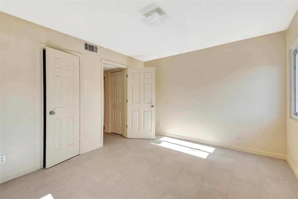 На продажу: $199,999 (2 спален, 2 ванн, 986 Квадратных фут)