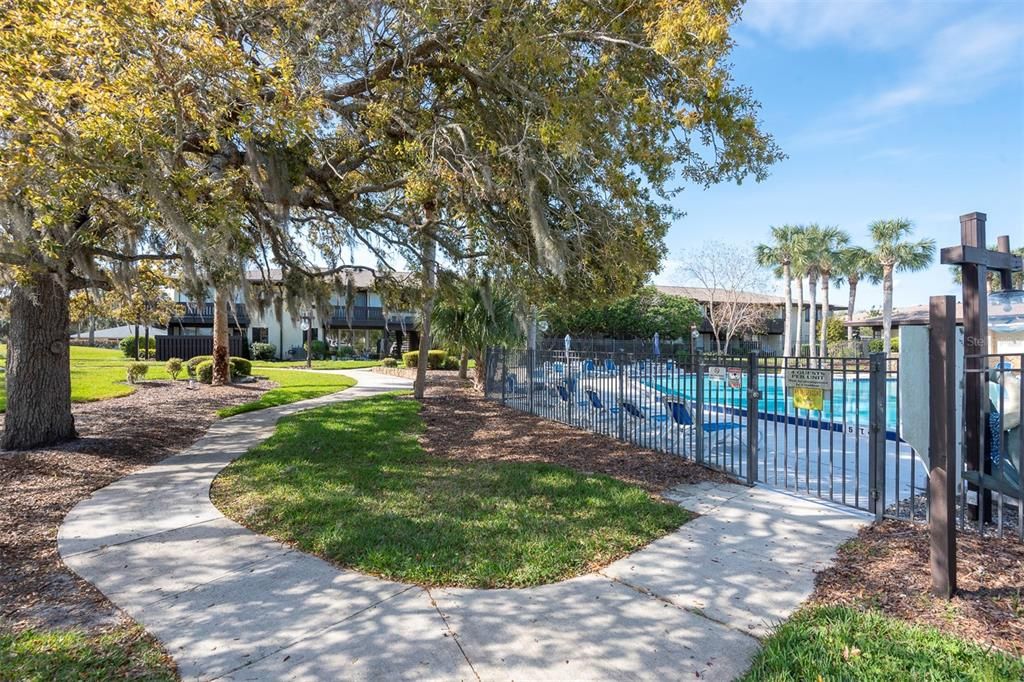 На продажу: $199,999 (2 спален, 2 ванн, 986 Квадратных фут)