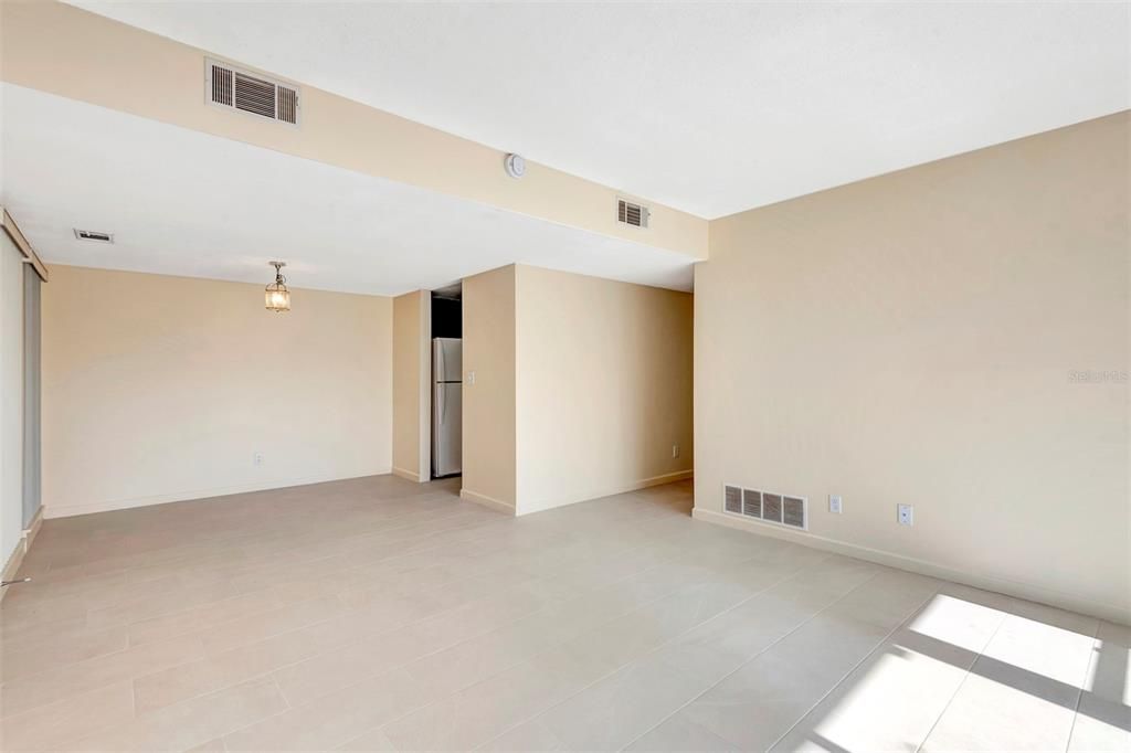 На продажу: $199,999 (2 спален, 2 ванн, 986 Квадратных фут)