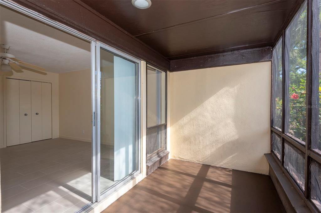 На продажу: $199,999 (2 спален, 2 ванн, 986 Квадратных фут)