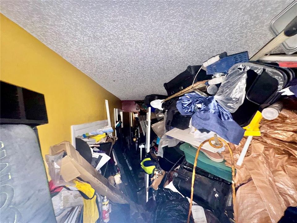 Active With Contract: $234,999 (3 beds, 2 baths, 1278 Square Feet)