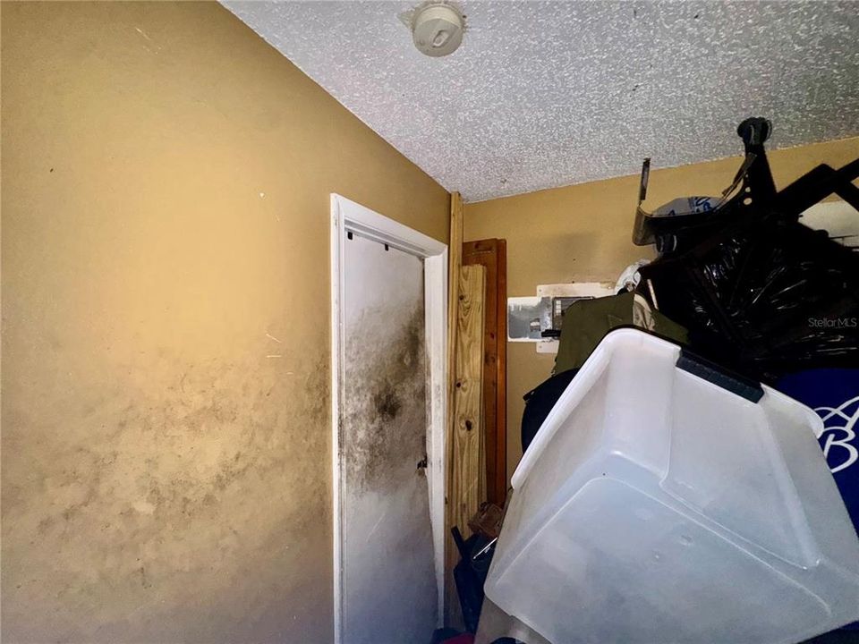 Active With Contract: $234,999 (3 beds, 2 baths, 1278 Square Feet)