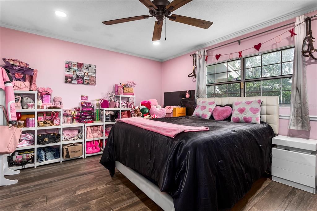 合同活跃: $569,000 (4 贝兹, 2 浴室, 3195 平方英尺)