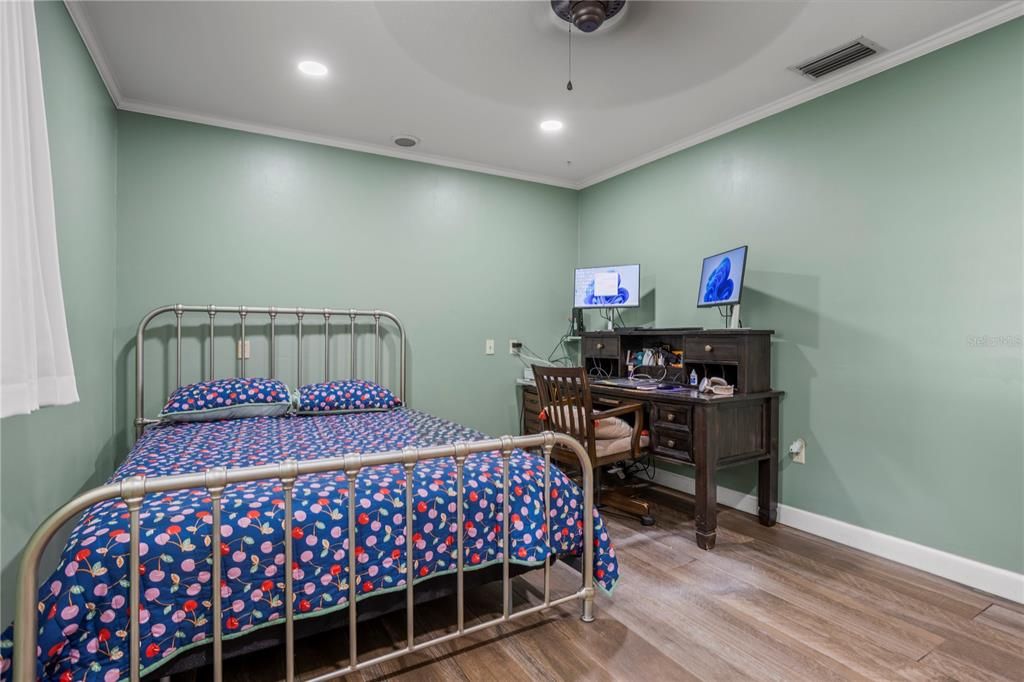 合同活跃: $569,000 (4 贝兹, 2 浴室, 3195 平方英尺)