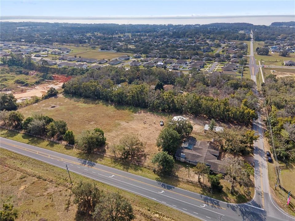 合同活跃: $569,000 (4 贝兹, 2 浴室, 3195 平方英尺)