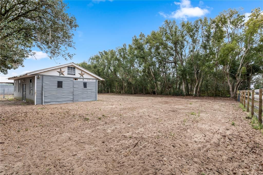 合同活跃: $569,000 (4 贝兹, 2 浴室, 3195 平方英尺)