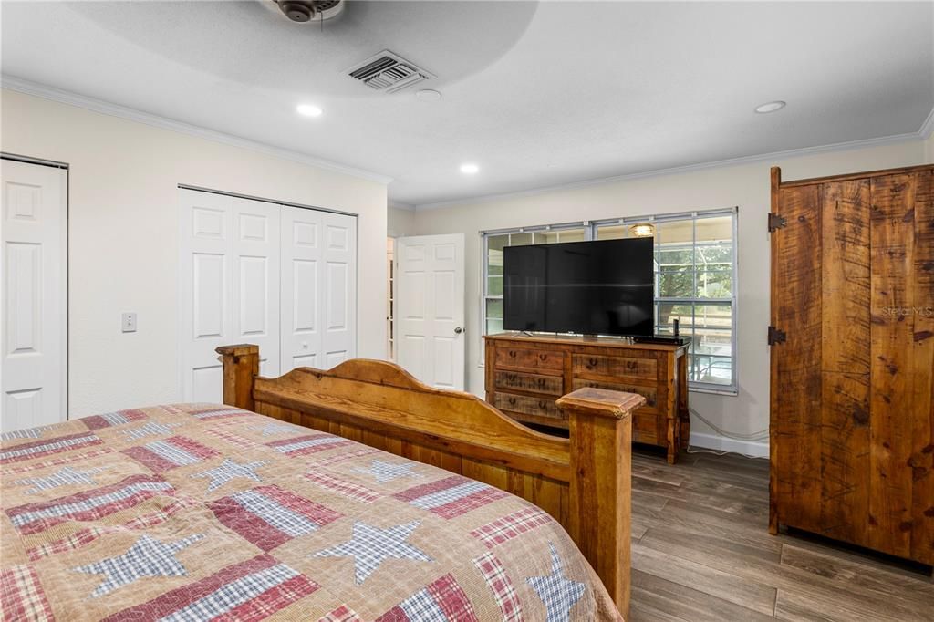 合同活跃: $569,000 (4 贝兹, 2 浴室, 3195 平方英尺)