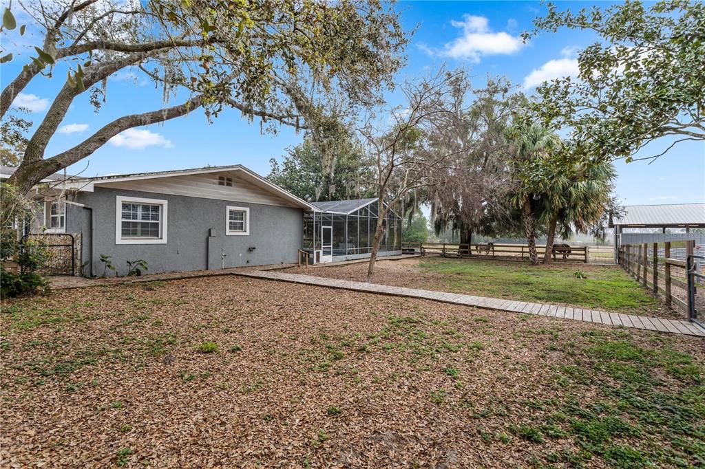 合同活跃: $569,000 (4 贝兹, 2 浴室, 3195 平方英尺)