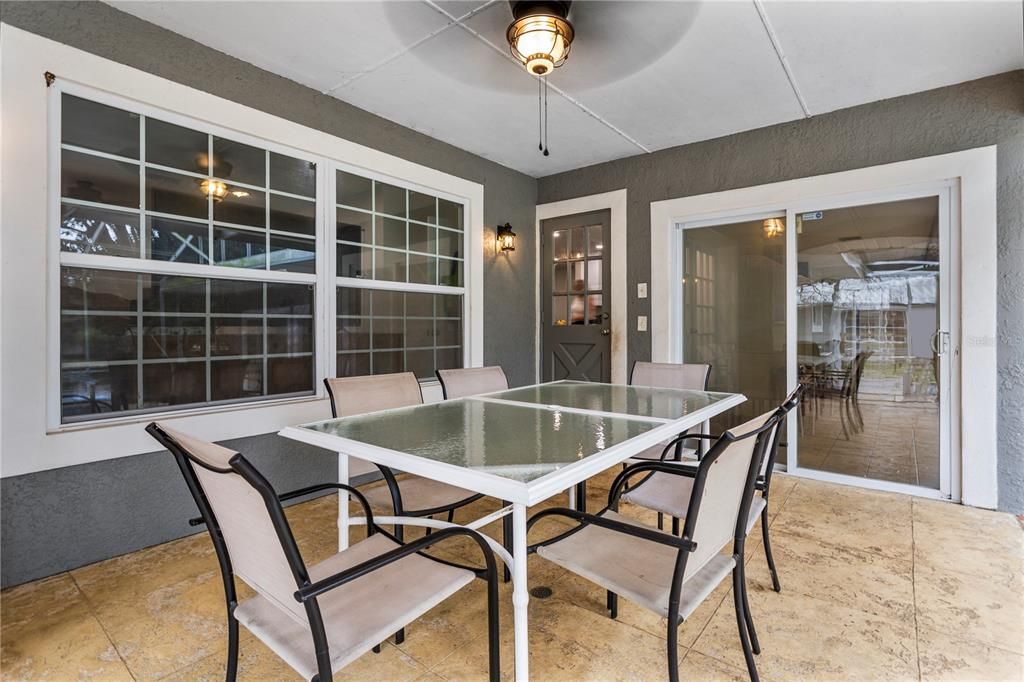 合同活跃: $569,000 (4 贝兹, 2 浴室, 3195 平方英尺)