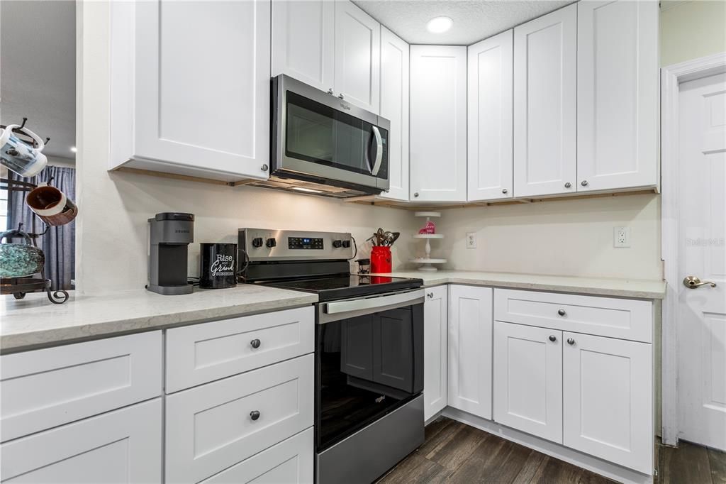 合同活跃: $569,000 (4 贝兹, 2 浴室, 3195 平方英尺)