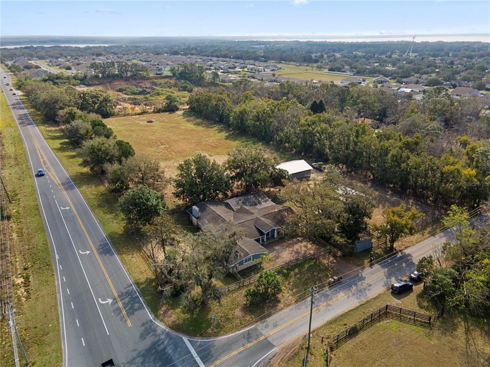 合同活跃: $569,000 (4 贝兹, 2 浴室, 3195 平方英尺)