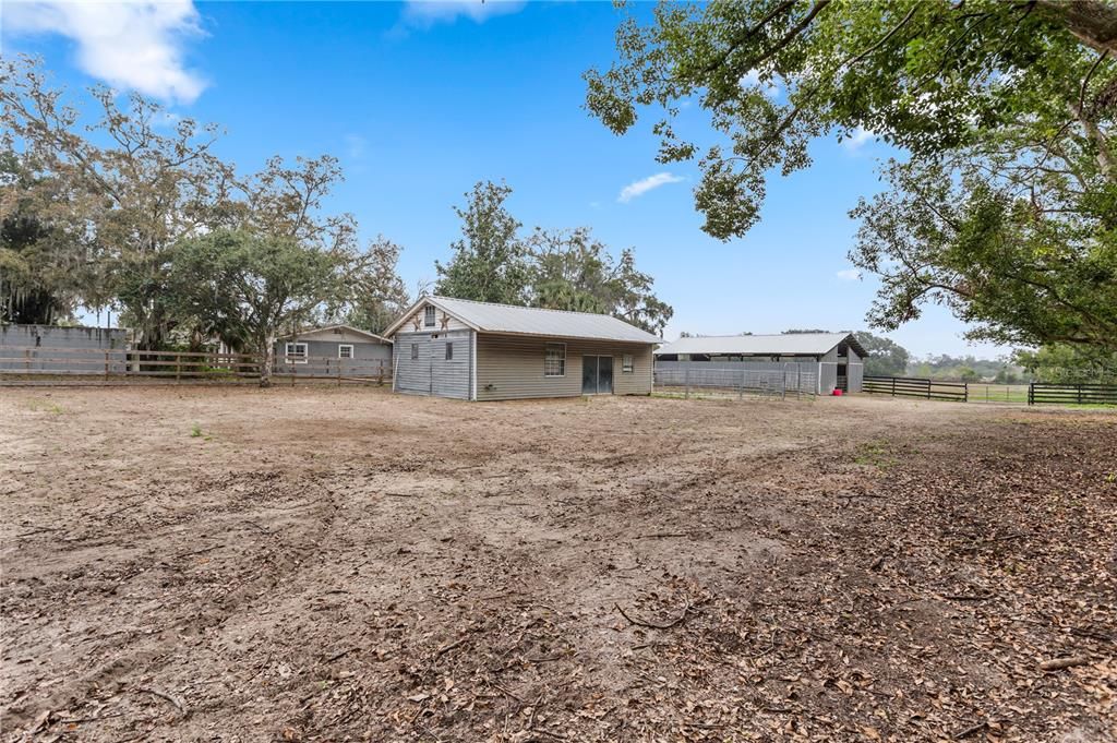 合同活跃: $569,000 (4 贝兹, 2 浴室, 3195 平方英尺)