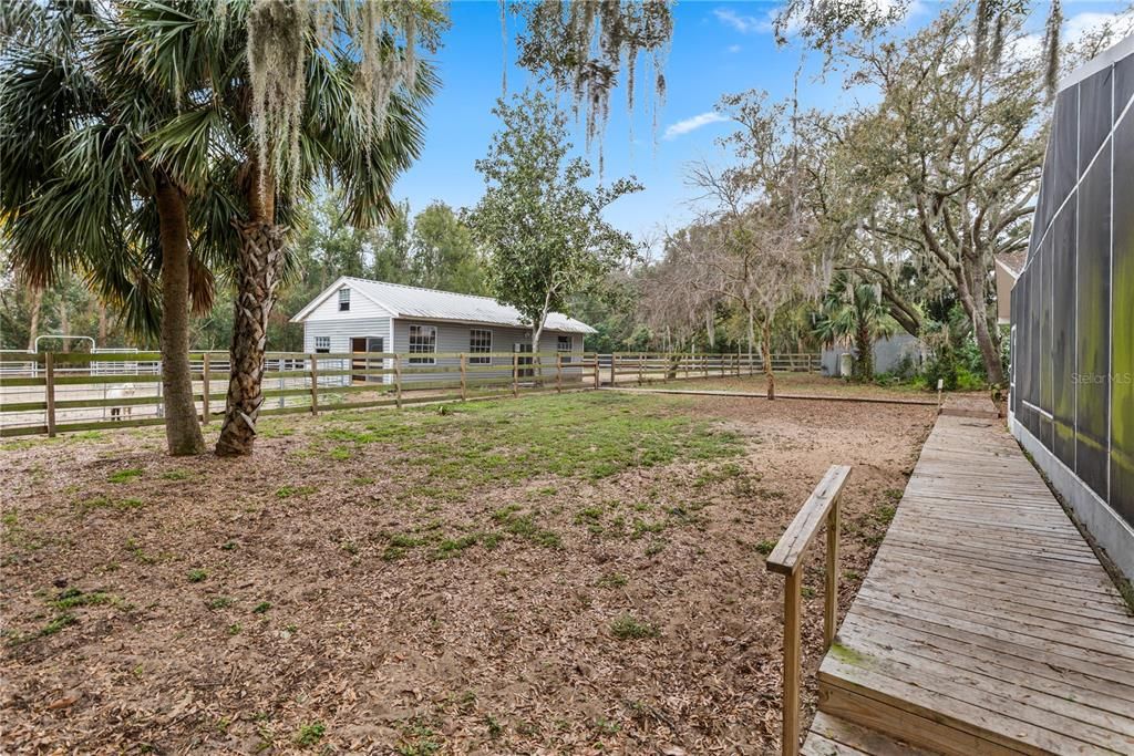 合同活跃: $569,000 (4 贝兹, 2 浴室, 3195 平方英尺)