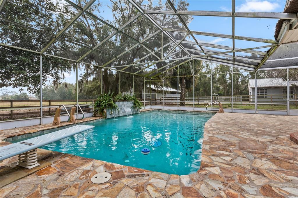 合同活跃: $569,000 (4 贝兹, 2 浴室, 3195 平方英尺)