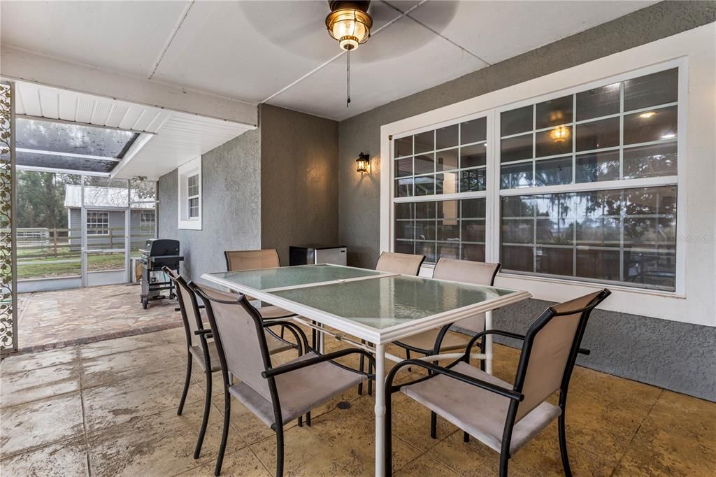 合同活跃: $569,000 (4 贝兹, 2 浴室, 3195 平方英尺)