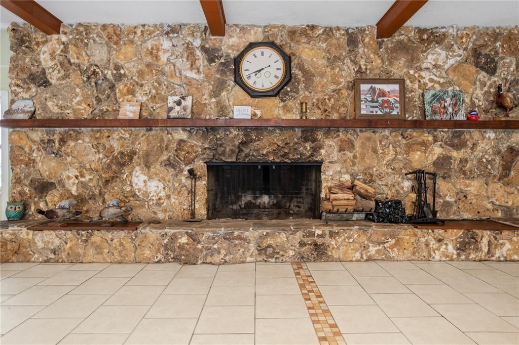 合同活跃: $569,000 (4 贝兹, 2 浴室, 3195 平方英尺)