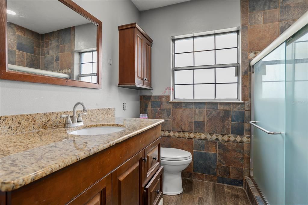 合同活跃: $569,000 (4 贝兹, 2 浴室, 3195 平方英尺)