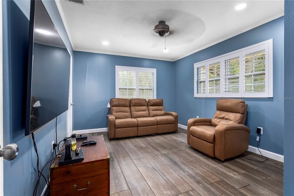 合同活跃: $569,000 (4 贝兹, 2 浴室, 3195 平方英尺)