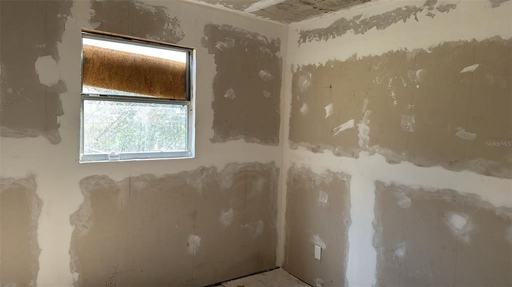 For Sale: $99,900 (3 beds, 1 baths, 875 Square Feet)