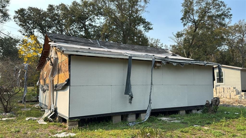 For Sale: $99,900 (3 beds, 1 baths, 875 Square Feet)