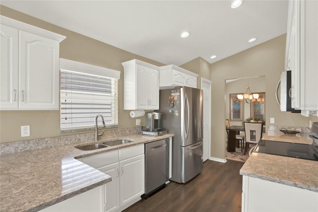 Active With Contract: $340,000 (2 beds, 2 baths, 1637 Square Feet)